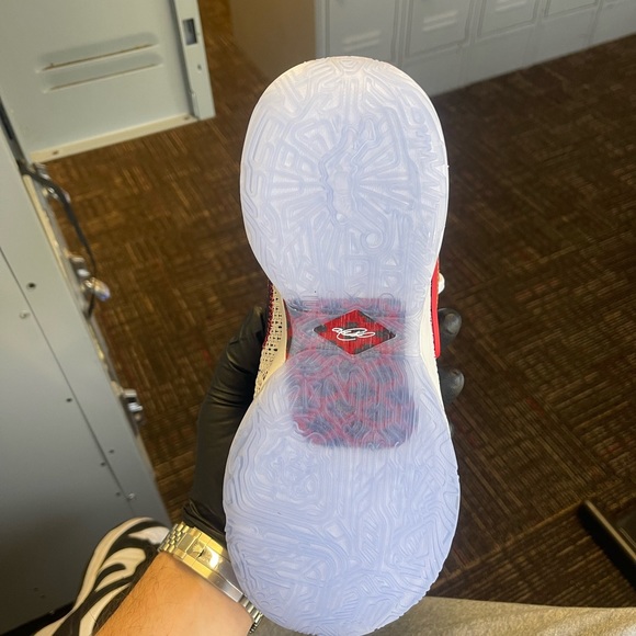 Lebron 20s size 7.5 brand new no box - Picture 3 of 4